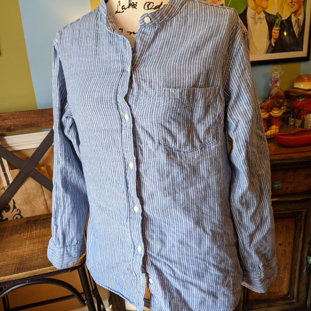 Zach's girlfriend buttondown blouse